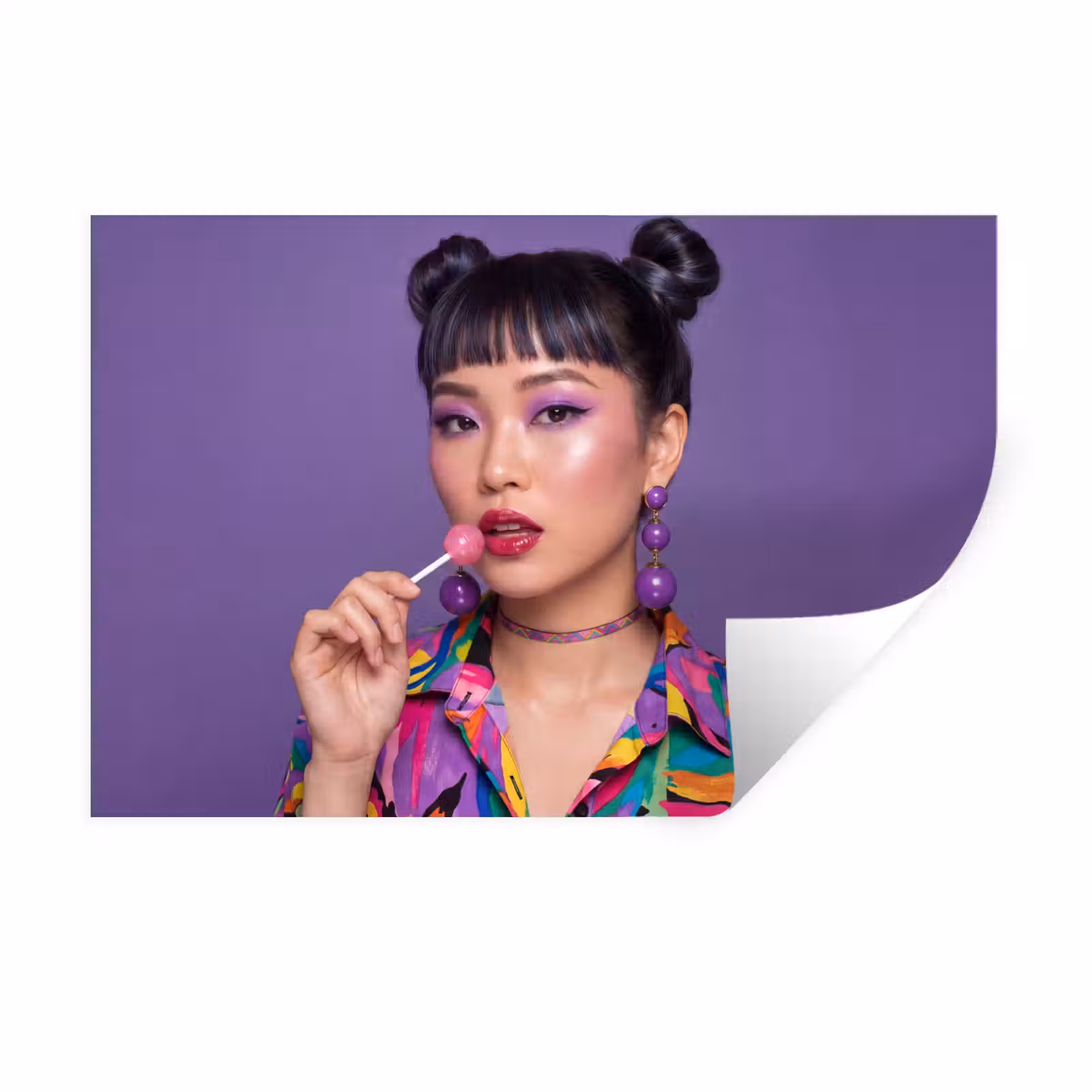 Muursticker - Vrouw - Portret - Make-up - Paars - Levendig — 1
