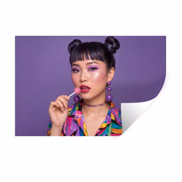 Muursticker - Vrouw - Portret - Make-up - Paars - Levendig — 1