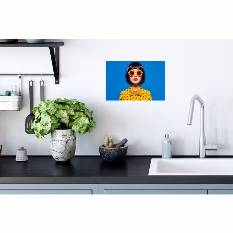 Muursticker - Vrouw - Zonnebril - Pop Art - Portret - Geel — 2