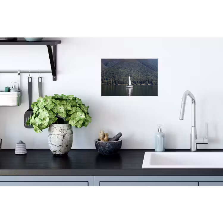 Muursticker - Zeilboot - Water - Bergen - Natuur - Groen — 2