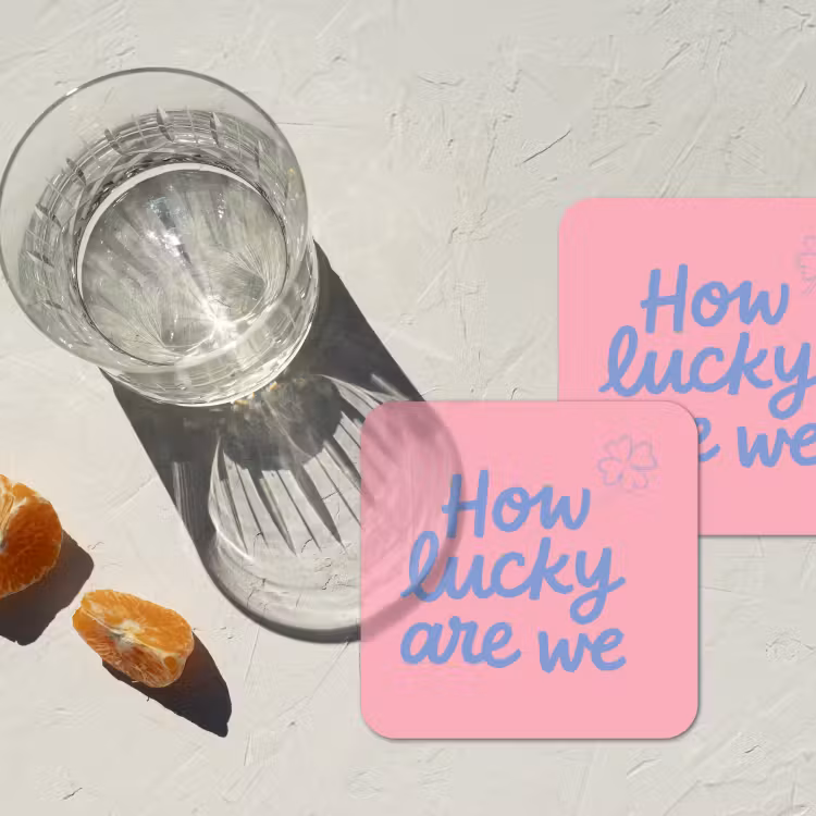 Onderzetter - How lucky are we - Klavervier - Roze - Blauw — 3