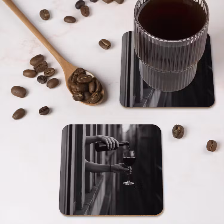 Onderzetter - Wijnfles - Glas - Handen - Raam — 4