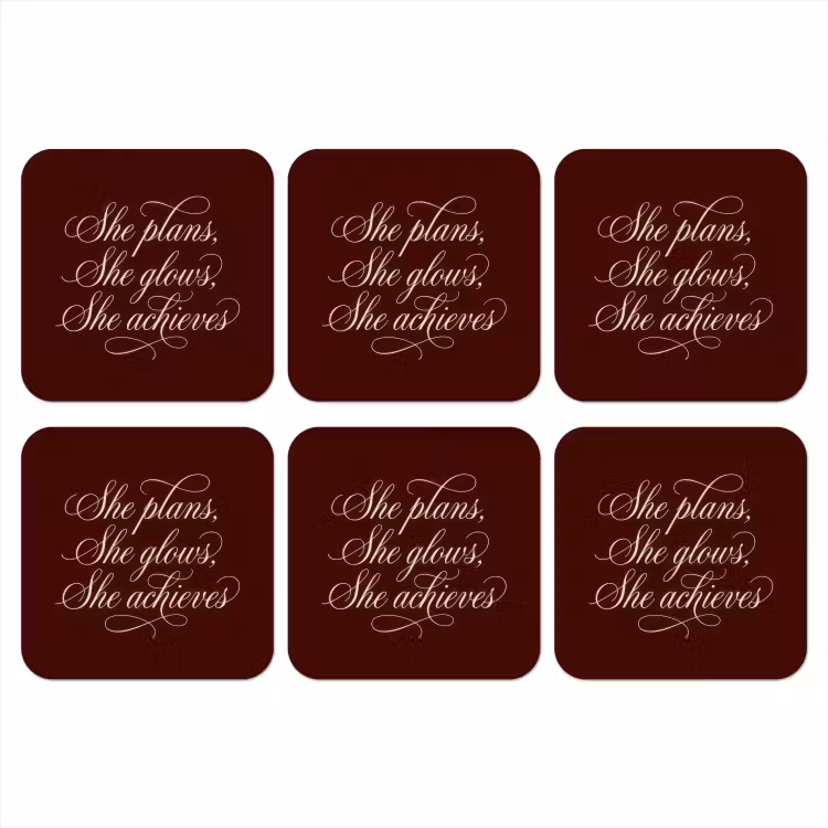 Onderzetter - She plans she glows she achieves - Rood - Cursief — 1