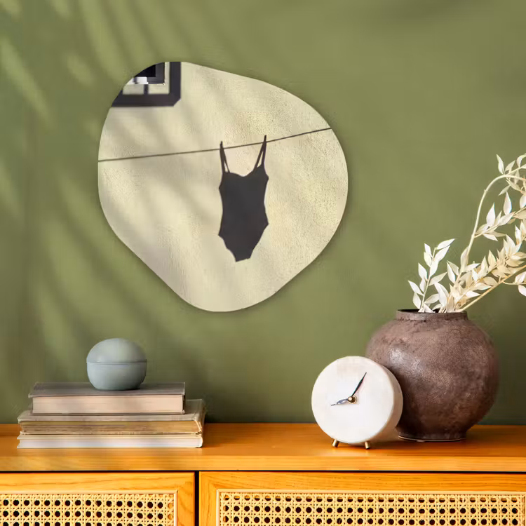 Organisch schilderij - Forex - Badpak - Schaduw - Muur - Zomer - Minimalistisch — 2