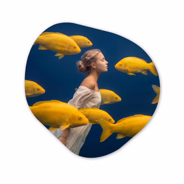 Organisch schilderij - Forex - Vrouw - Vis - Water - Natuur - Geel — 1