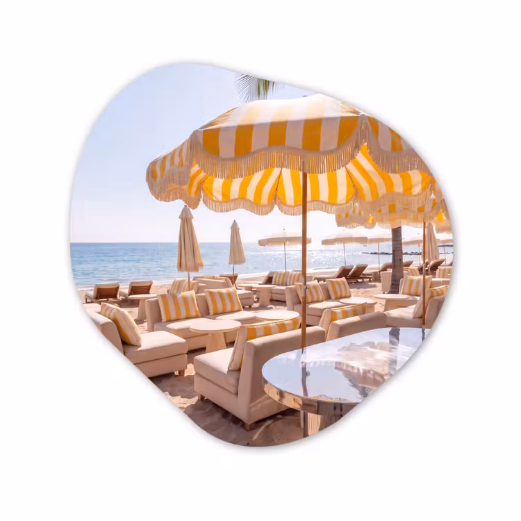 Organisch schilderij - Forex - Strand - Ligbedden - Vakantie - Modern - Geel — 1