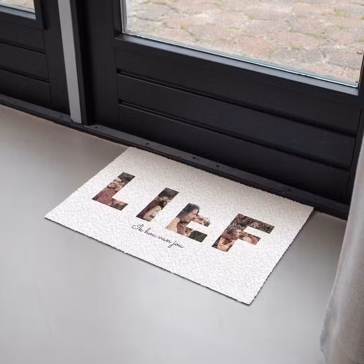 Personaliseerbare deurmat - Lief - Lettercollage — 2