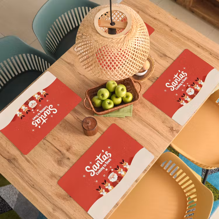 Placemat - 6 stuks - Illustratie - Kerstman - Rendieren - Rood — 6