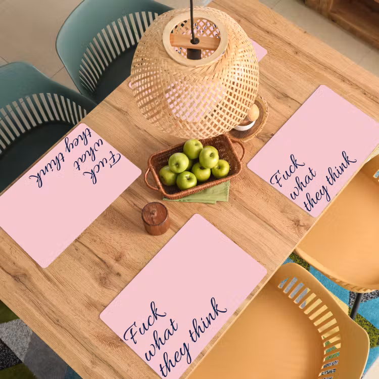 Placemat - 6 stuks - Fuck what they think - Roze - Minimalistisch — 6