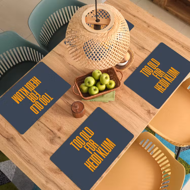 Placemat - 6 stuks - Too old for heidi klum - Geel - Blauw — 6