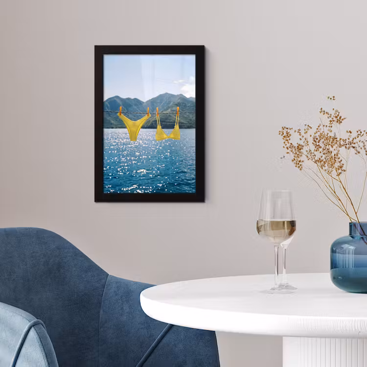 Poster met lijst - Badmode - Bikini - Zee - Bergen - Geel — 2