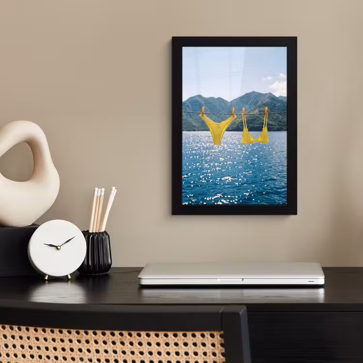 Poster met lijst - Badmode - Bikini - Zee - Bergen - Geel — 3