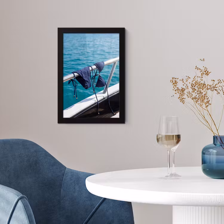 Poster met lijst - Bikini - Reling - Zee - Zomer - Blauw — 2