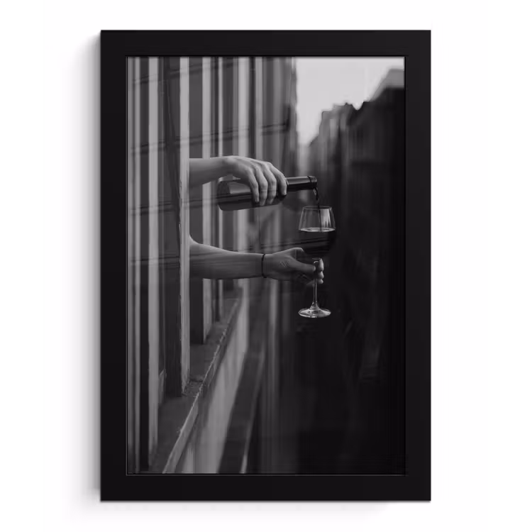 Poster met lijst - Wijnfles - Glas - Handen - Raam — 1