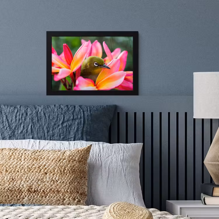 Poster met lijst - Tropische vogel tussen roze bloem — 4