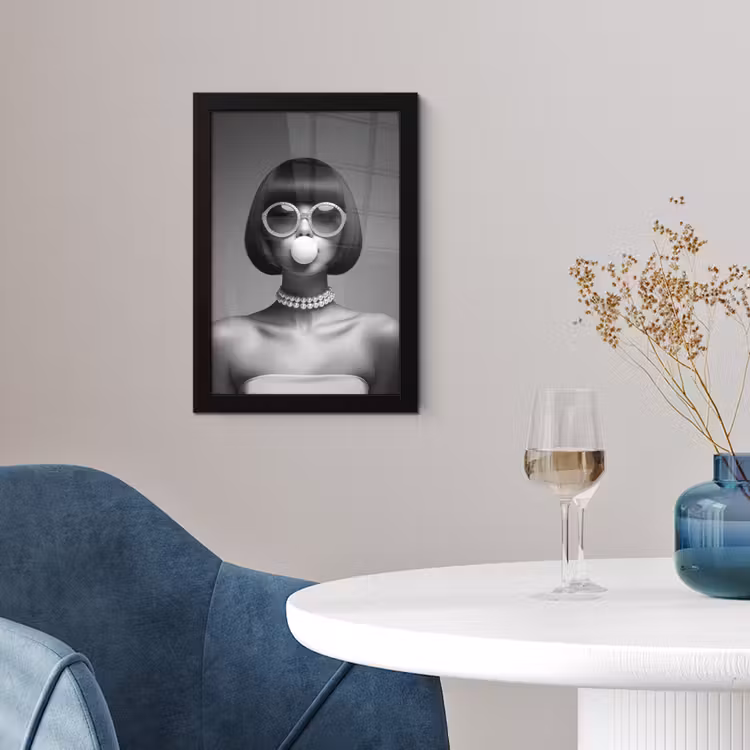 Poster met lijst - Vrouw - Zwart Wit - Ketting - Zonnebril — 2