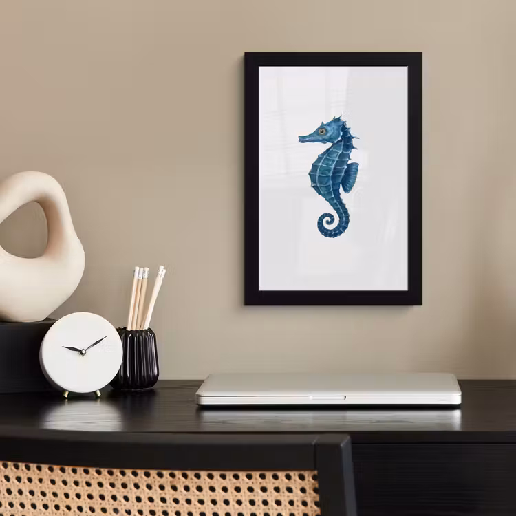 Poster met lijst - Zeepaardje - Staart - Blauw — 3