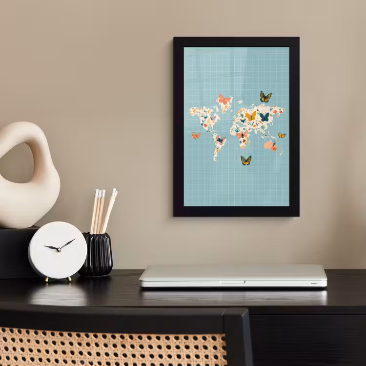 Poster met lijst - Wereldkaart - Vlinders - Dromerig — 3