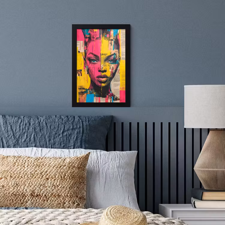 Poster met lijst - Vrouwengezicht - Krantenpapier - Abstract - Roze — 4