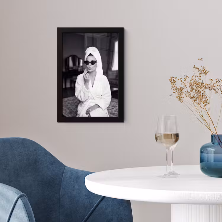 Poster met lijst - Zonnebril - Vrouw - Zwart - Wit — 2