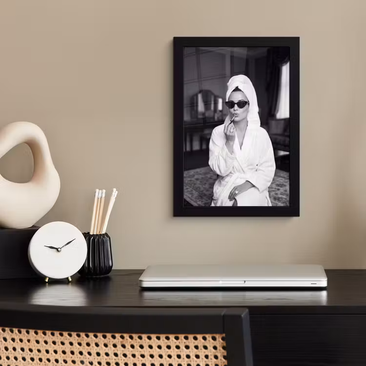 Poster met lijst - Zonnebril - Vrouw - Zwart - Wit — 3