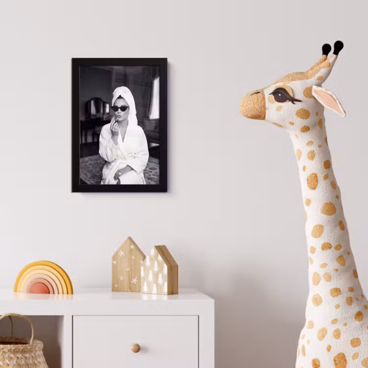 Poster met lijst - Zonnebril - Vrouw - Zwart - Wit — 5