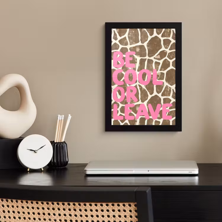 Poster met lijst - Tekst - Be cool or leave - Roze - Giraffenprint — 3