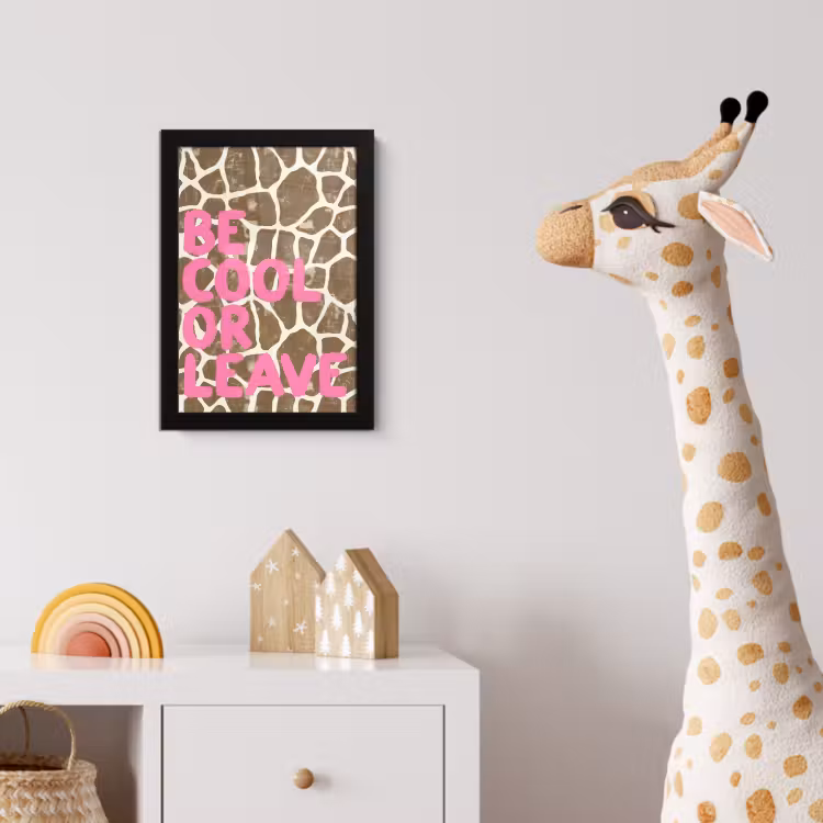 Poster met lijst - Tekst - Be cool or leave - Roze - Giraffenprint — 5
