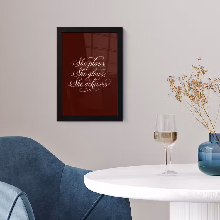 Poster met lijst - She plans she glows she achieves - Rood - Cursief — 2
