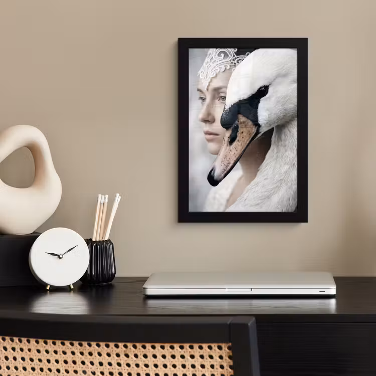 Poster met lijst - Vrouw - Zwaan - Wit — 3