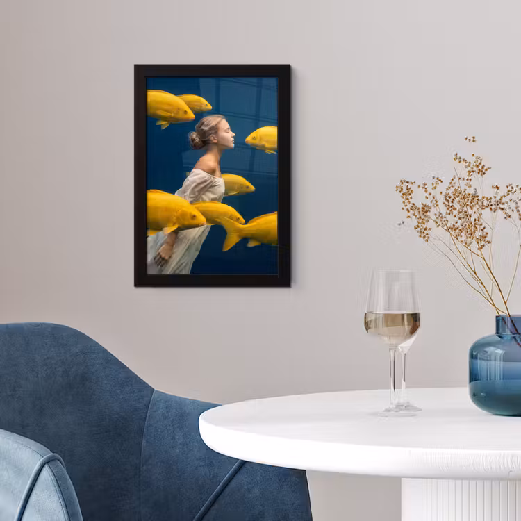 Poster met lijst - Vrouw - Vis - Water - Natuur - Geel — 2