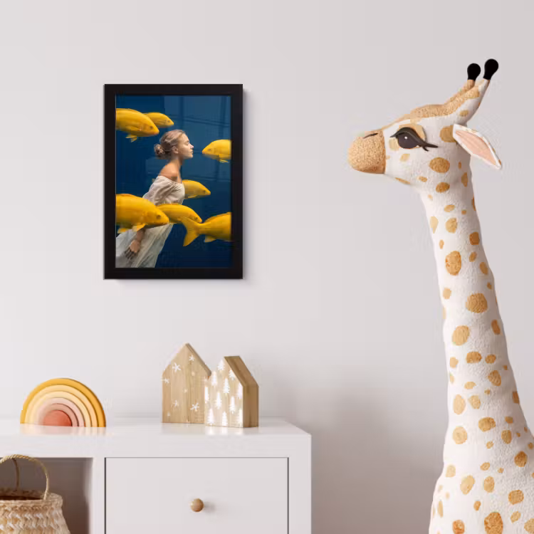 Poster met lijst - Vrouw - Vis - Water - Natuur - Geel — 5