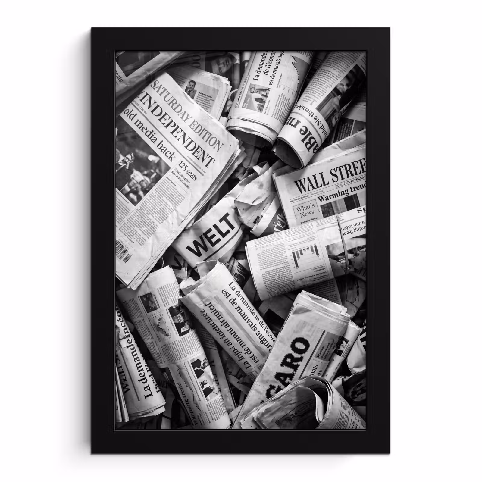 Poster met lijst - Krant - Stapel - Nieuws - Zwart-wit — 1