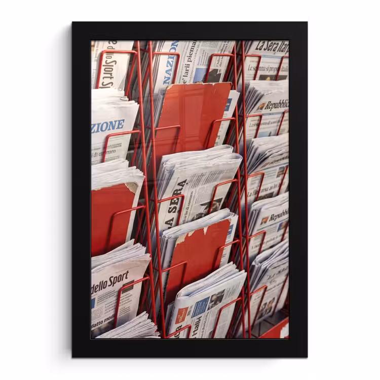 Poster met lijst - Kranten - Rek - Stedelijk - Dagelijks leven - Rood — 1