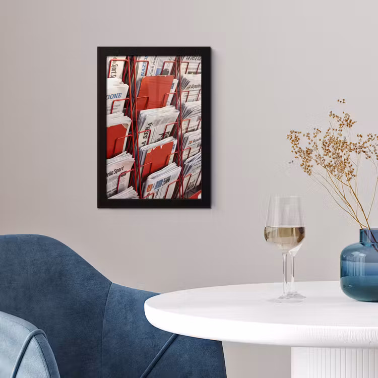 Poster met lijst - Kranten - Rek - Stedelijk - Dagelijks leven - Rood — 2