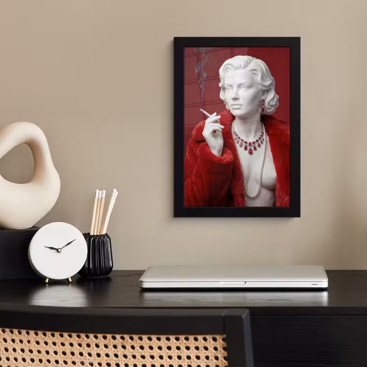 Poster met lijst - Vrouw - Bontjas - Mode - Klassiek - Rood — 3