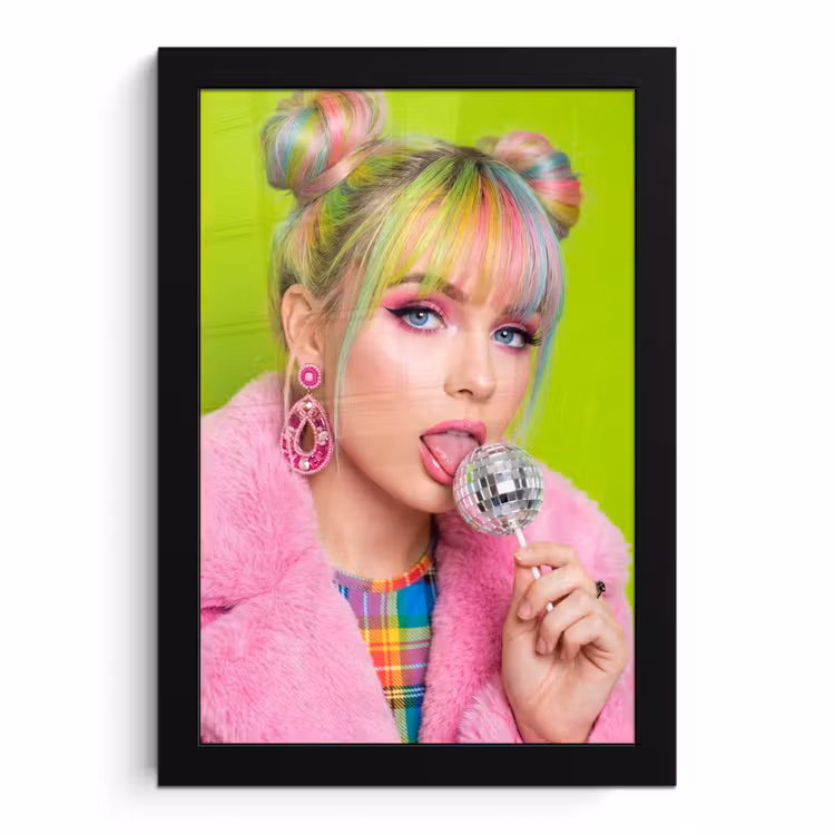 Poster met lijst - Vrouw - Kleurrijk haar - Pop art - Modern - Levendig — 1