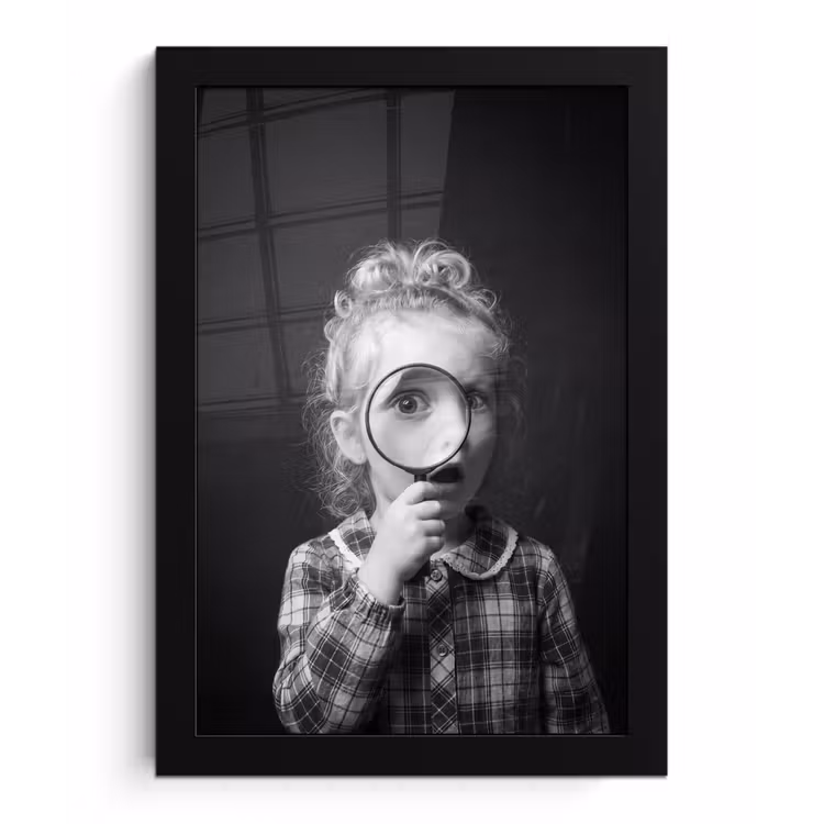 Poster met lijst - Kind - Vergrootglas - Portret - Zwart-wit — 1
