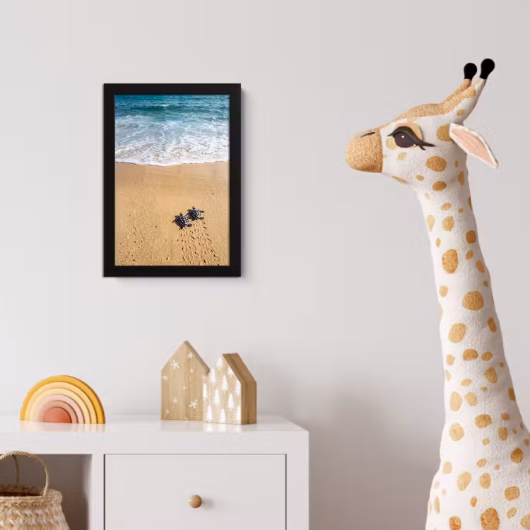 Poster met lijst - Schildpad - Jong - Strand - Oceaan - Blauw — 5