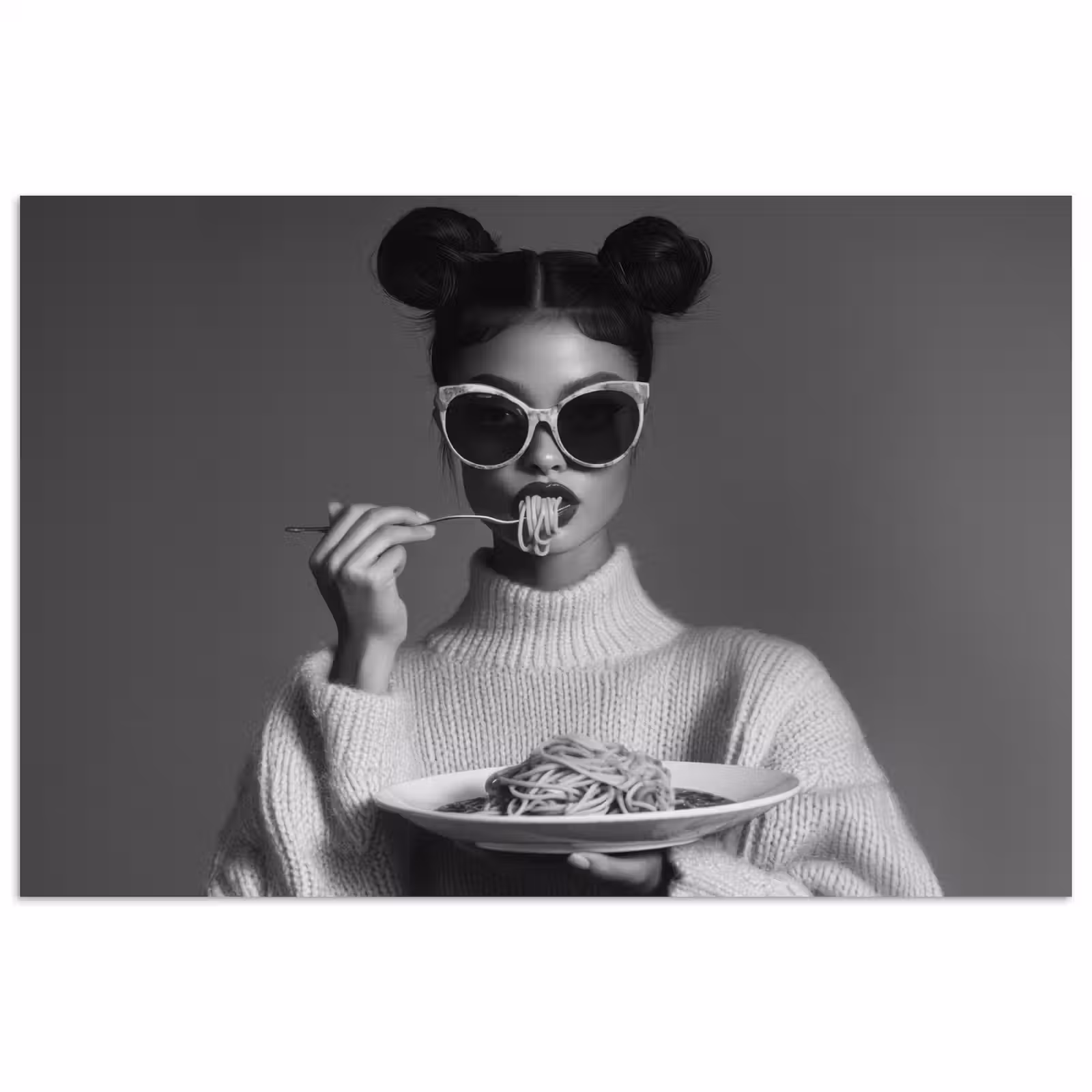 Poster - Vrouw - Pasta - Zonnebril — 1