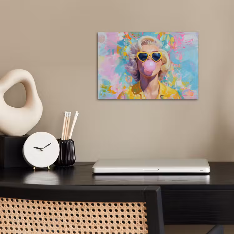 Poster - Vrouw - Blond - Roze kauwgom - Kleurrijk - Pastel — 2