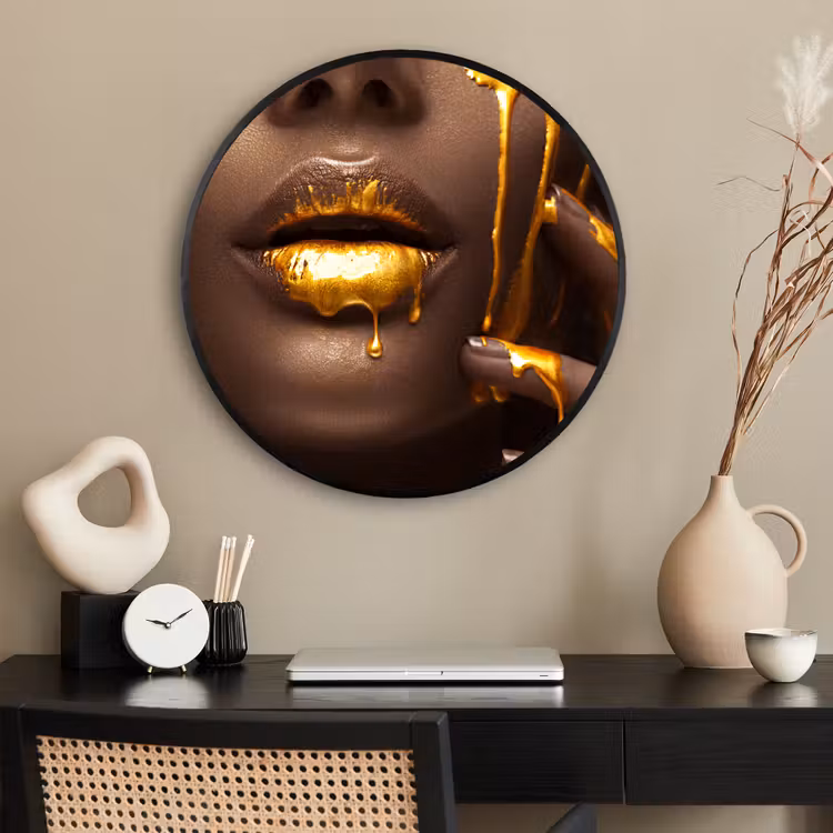 Ronde fotolijst - Goud - Vrouw - Verf - Lippen - Luxe — 2