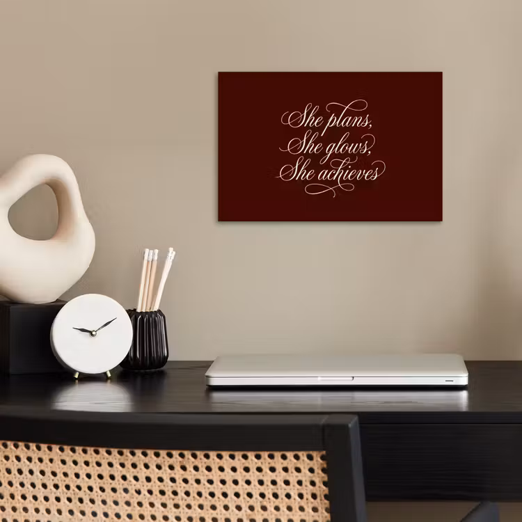 Poster - She plans she glows she achieves - Rood - Cursief — 2