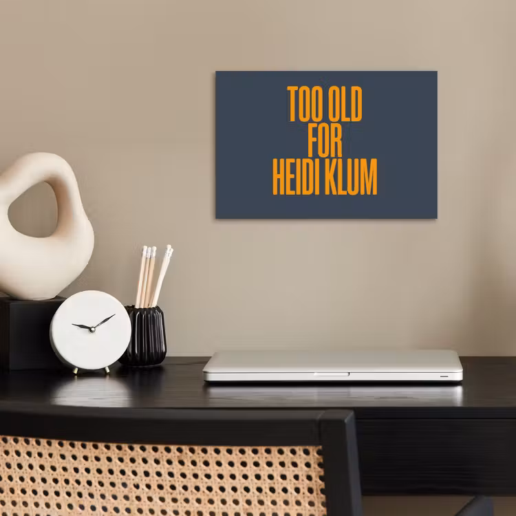 Poster - Too old for heidi klum - Geel - Blauw — 2