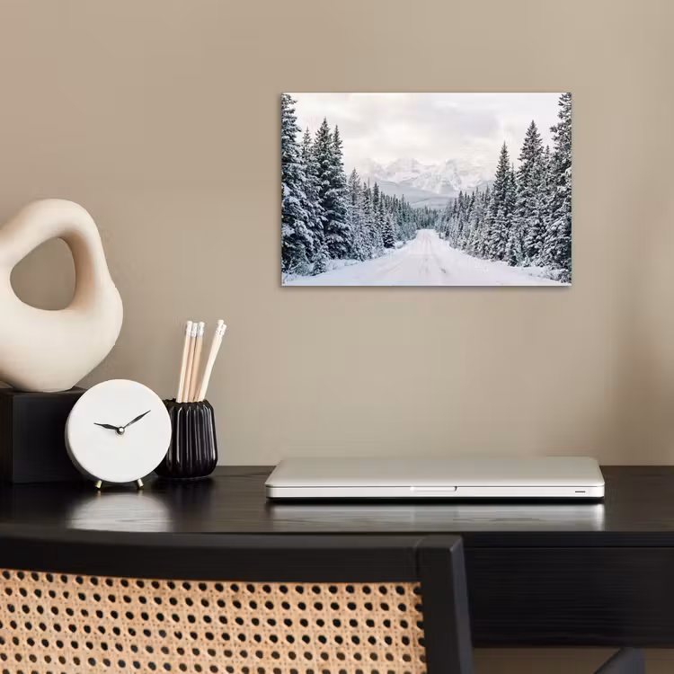 Poster - Weg - Sneeuw - Naaldbos - Winter - Avontuurlijk — 2