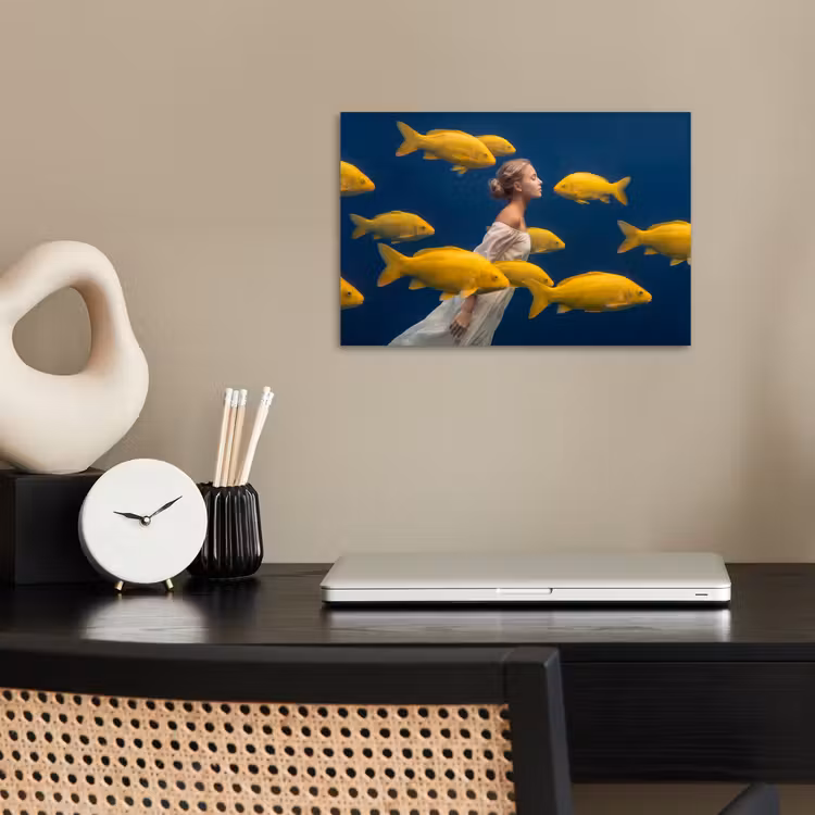 Poster - Vrouw - Vis - Water - Natuur - Geel — 2