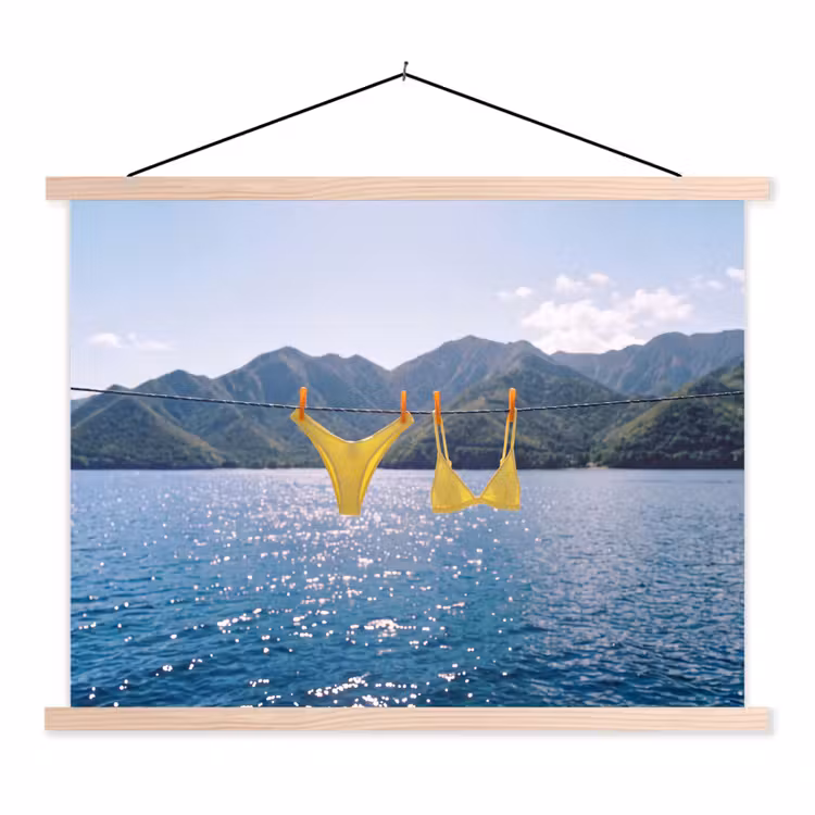 Schoolplaat - Badmode - Bikini - Zee - Bergen - Geel — 1