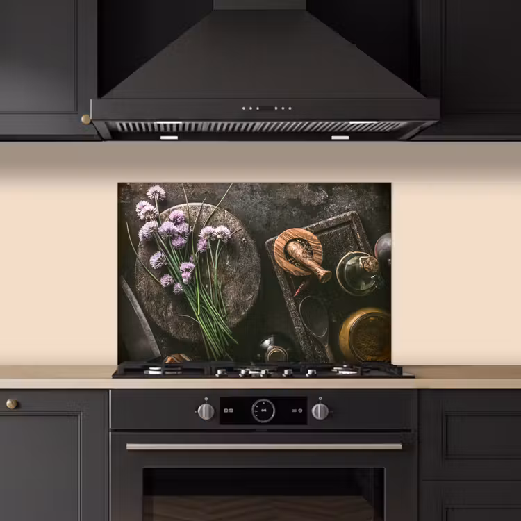 Spatscherm keuken - Bieslook Bloesem en Antieke Keukenwaren — 2