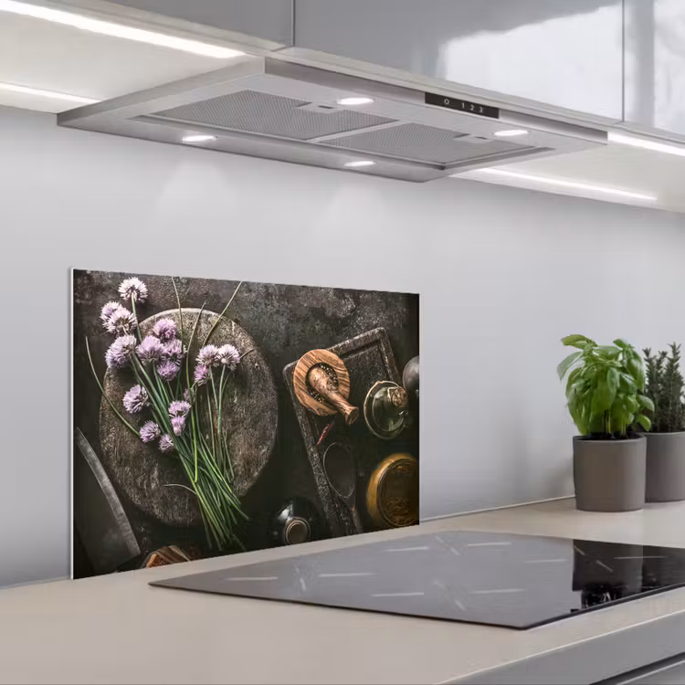 Spatscherm keuken - Bieslook Bloesem en Antieke Keukenwaren — 5