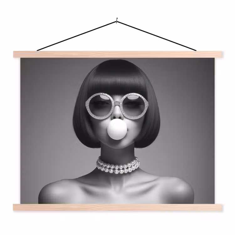 Schoolplaat - Vrouw - Zwart Wit - Ketting - Zonnebril — 1